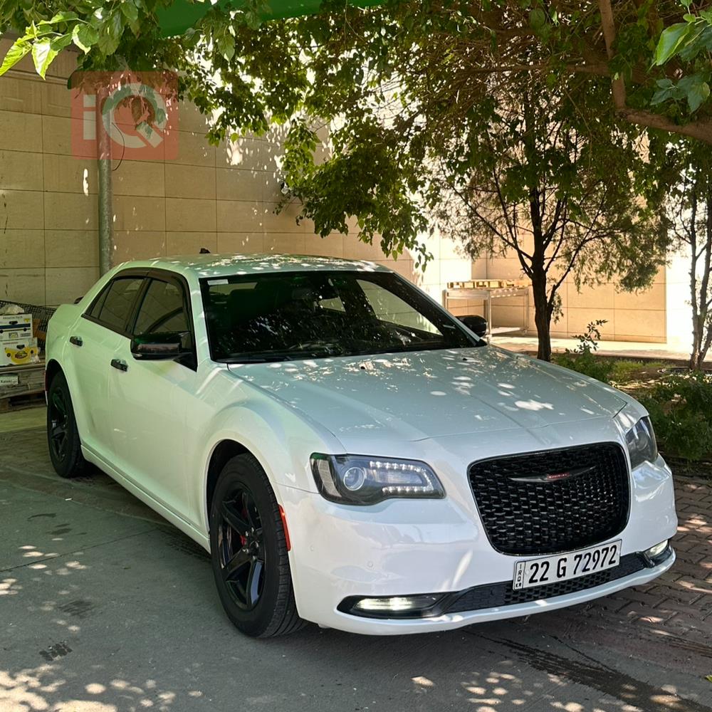 کرایسلەر 300